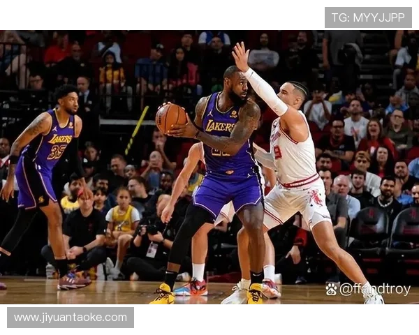 詹姆斯复出领衔湖人对阵勇士 新赛季NBA激战正酣各队阵容调整明显